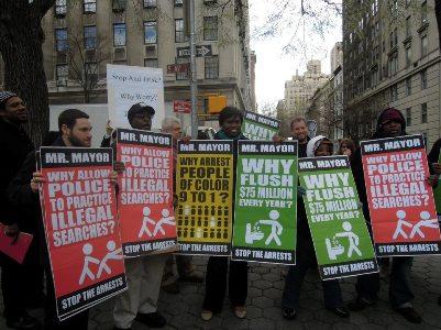 Protestors call on Mayor Bloomberg (DPA)