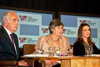 Commission members Michel Kazatchkine, Ruth Dreifuss, and Ilana Szabo at London press conference