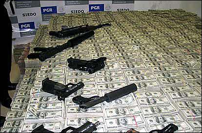 Cash and guns Mexico_21.jpg
