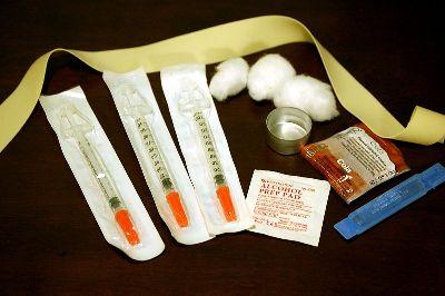 syringe exchange supplies (wikimedia.org)